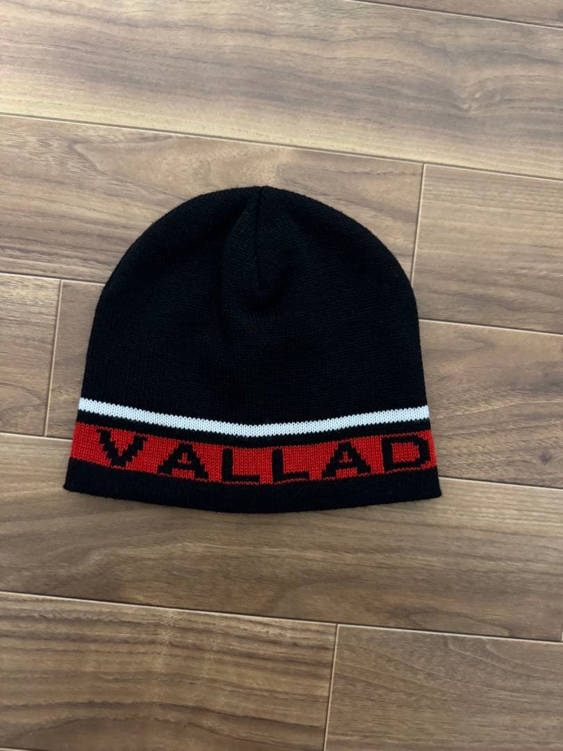 VALLAD ビーニー 黒赤
