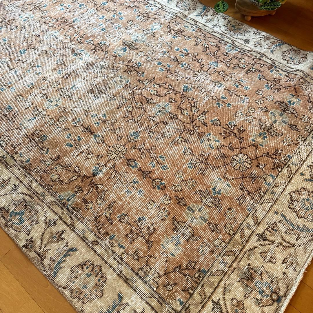 137×232大判ピンクベージュ×ブルー　草花ボタニカル　トルコヴィンテージラグ