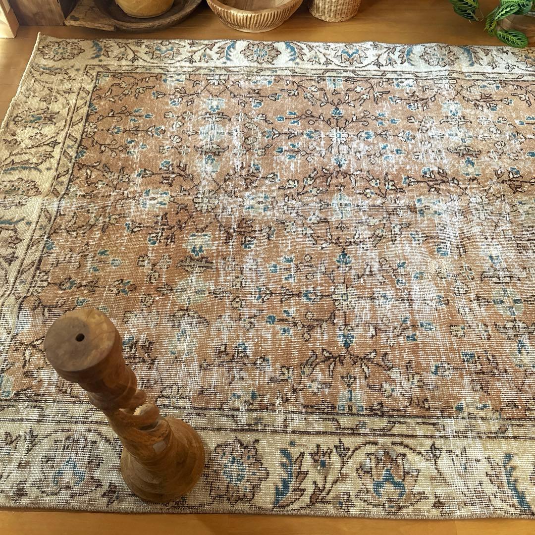 137×232大判ピンクベージュ×ブルー　草花ボタニカル　トルコヴィンテージラグ