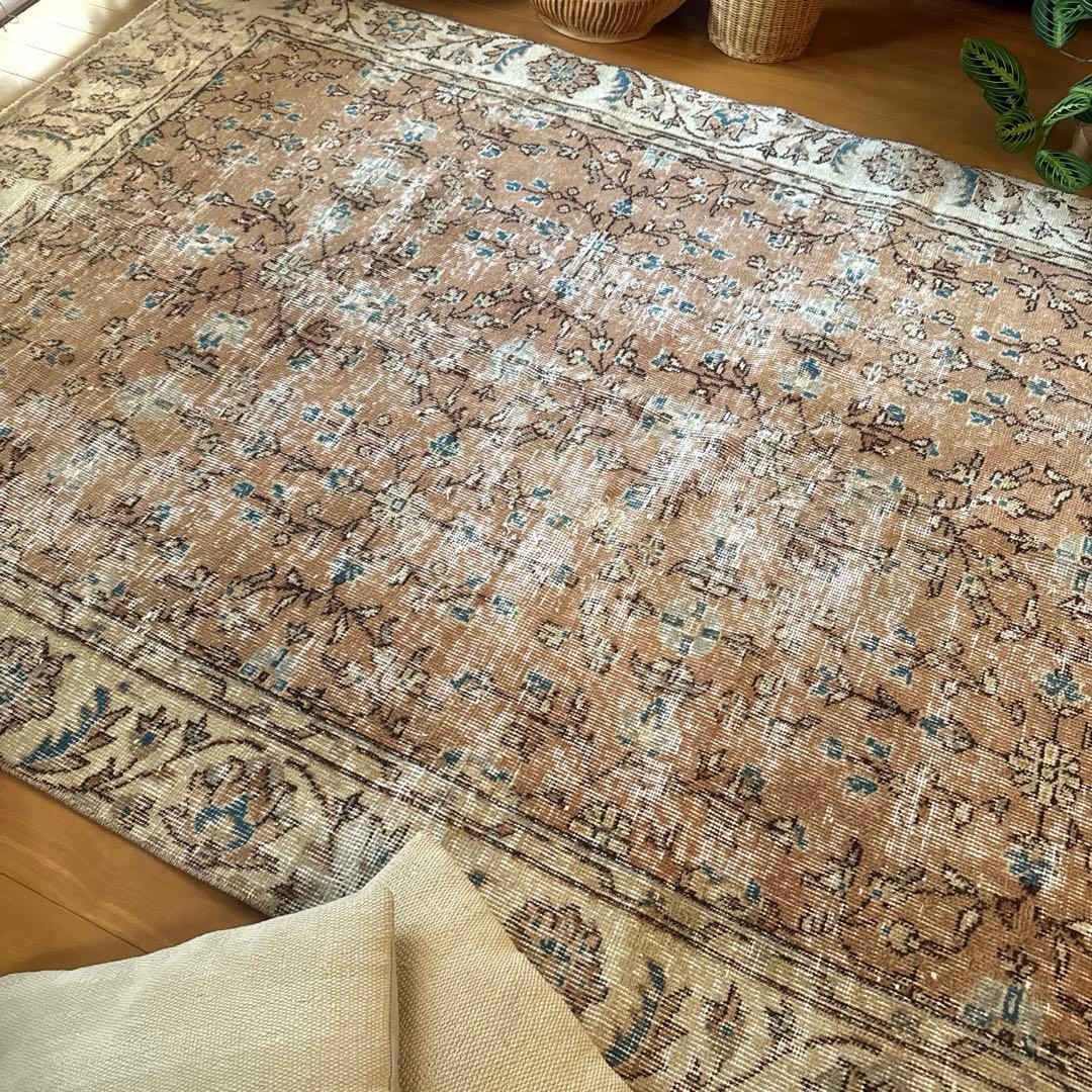 137×232大判ピンクベージュ×ブルー　草花ボタニカル　トルコヴィンテージラグ