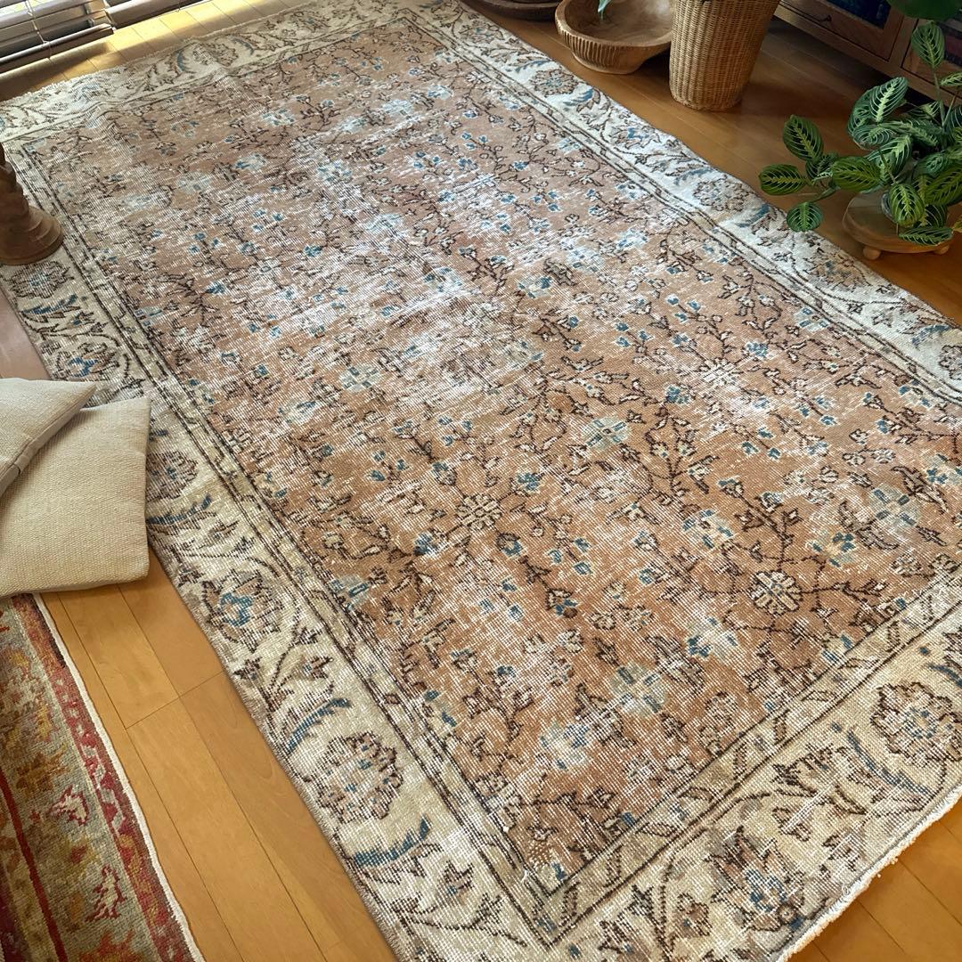 137×232大判ピンクベージュ×ブルー　草花ボタニカル　トルコヴィンテージラグ