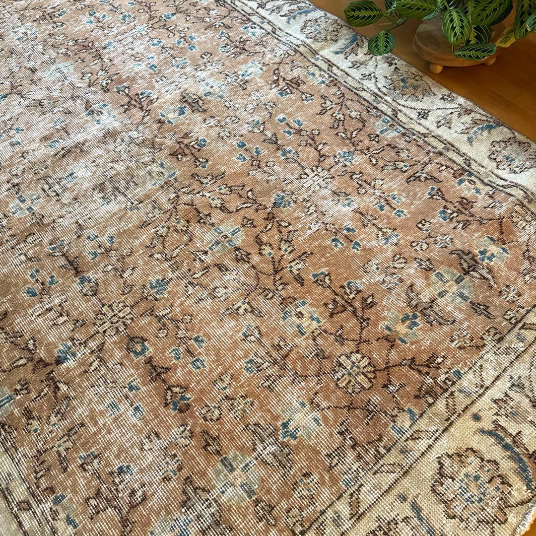 137×232大判ピンクベージュ×ブルー　草花ボタニカル　トルコヴィンテージラグ