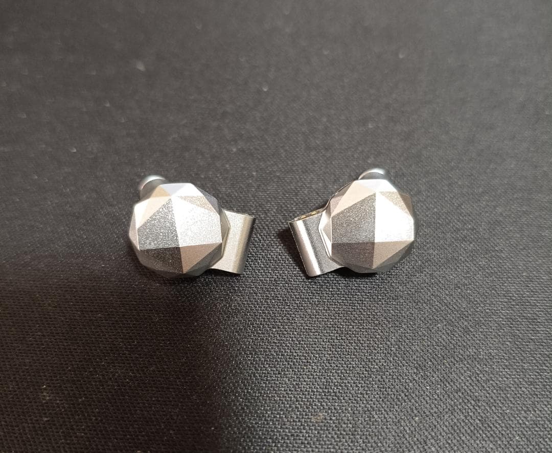 (ほぼ新品）TRIi2 KONGTONG 平面駆動ドライバー　中華イヤホン