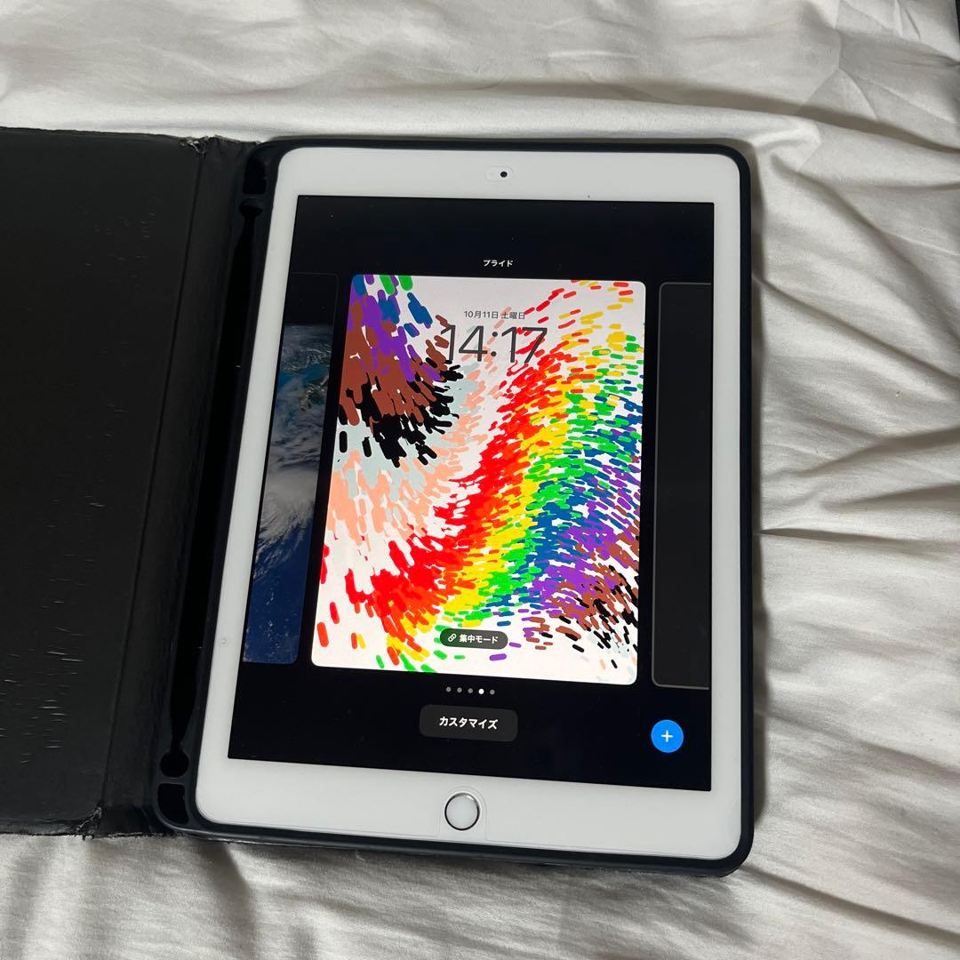 ホワイト iPad 本体 + ブラックカバー + Bluetoothキーボード