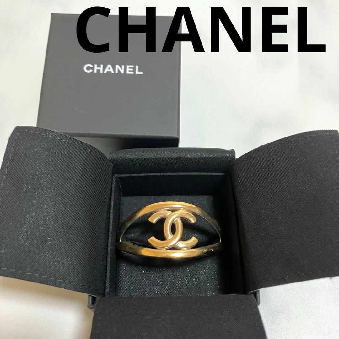 CHANEL シャネル CCロゴバングル ゴールド