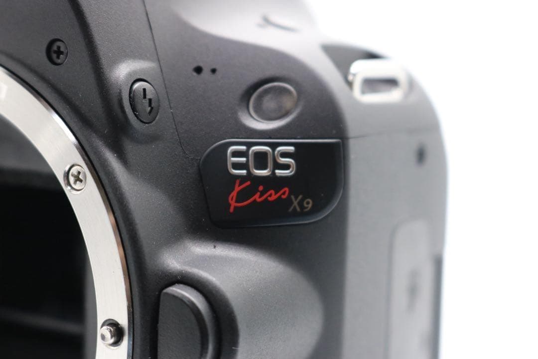 美品 【Canon EOS Kiss X9 トリプルレンズセット】Wi-Fi搭載