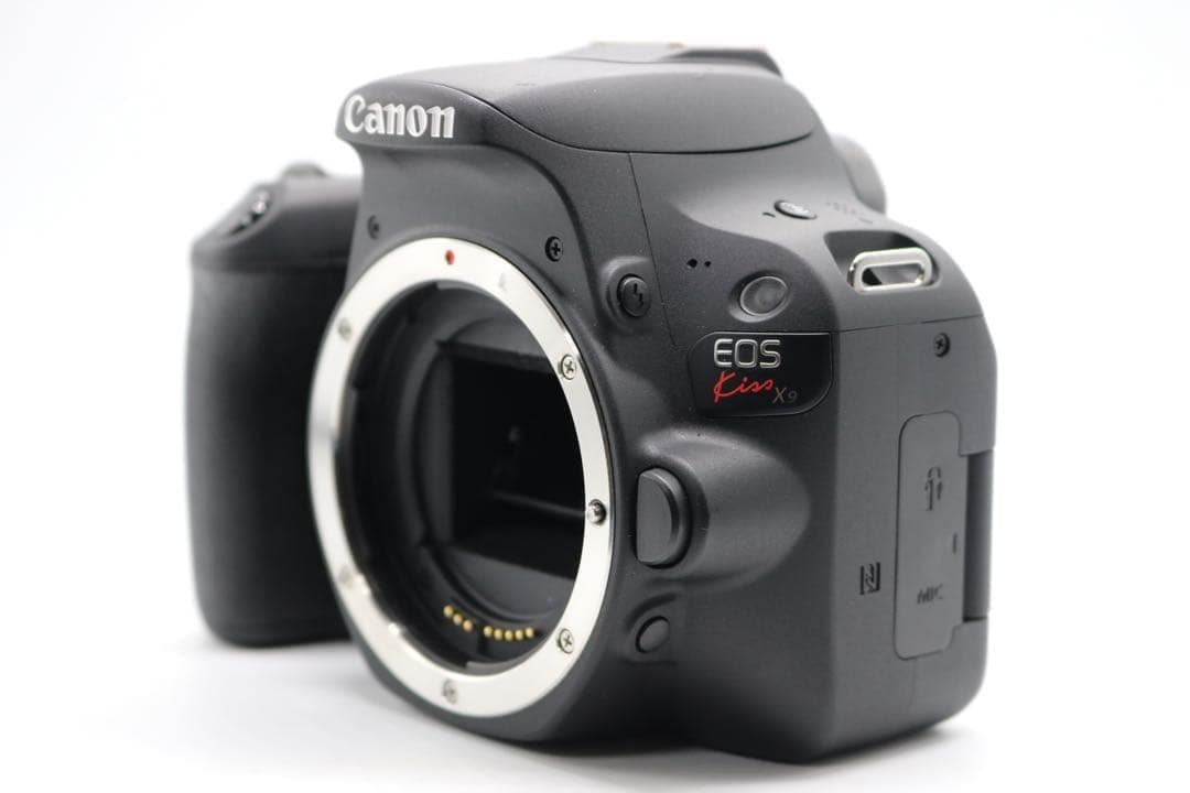 美品 【Canon EOS Kiss X9 トリプルレンズセット】Wi-Fi搭載