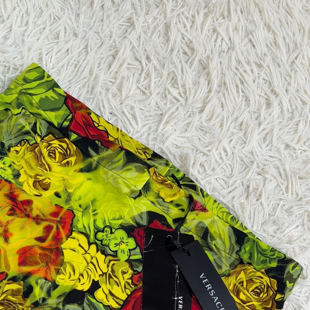 15570✨タグ付き✨ヴェルサーチ 花柄 薔薇 総柄 スパッツ レギンス M