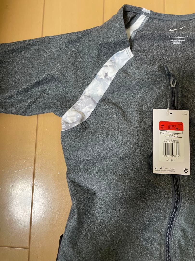 【新品未使用】　NIKE スポーツ用水着 半袖トップス グレー