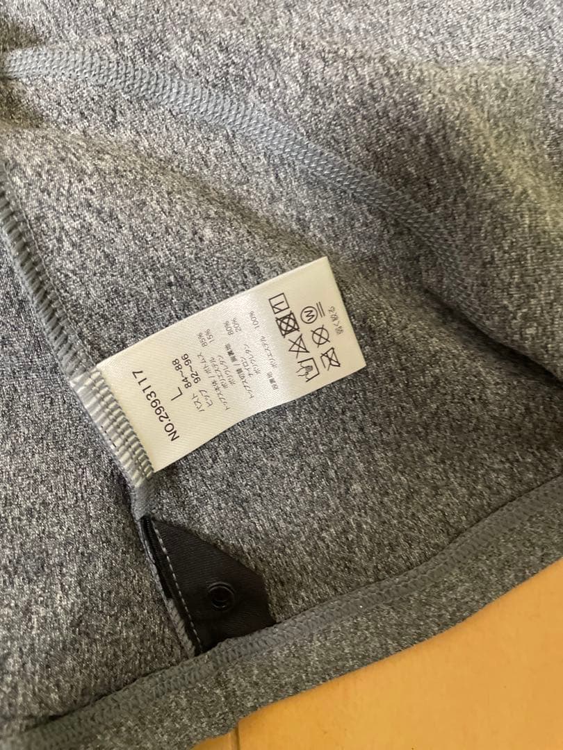 【新品未使用】　NIKE スポーツ用水着 半袖トップス グレー