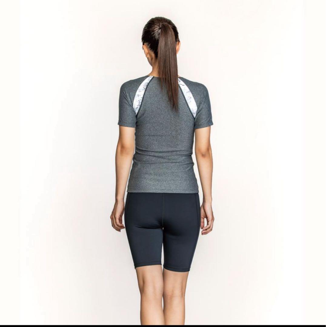 【新品未使用】　NIKE スポーツ用水着 半袖トップス グレー