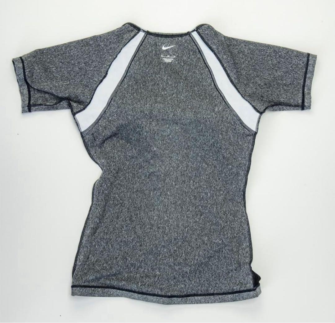 【新品未使用】　NIKE スポーツ用水着 半袖トップス グレー