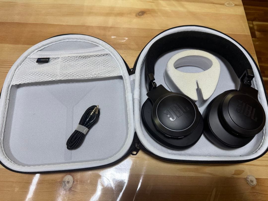 JBL ワイヤレスヘッドホン ブラック 本体　ケース付き