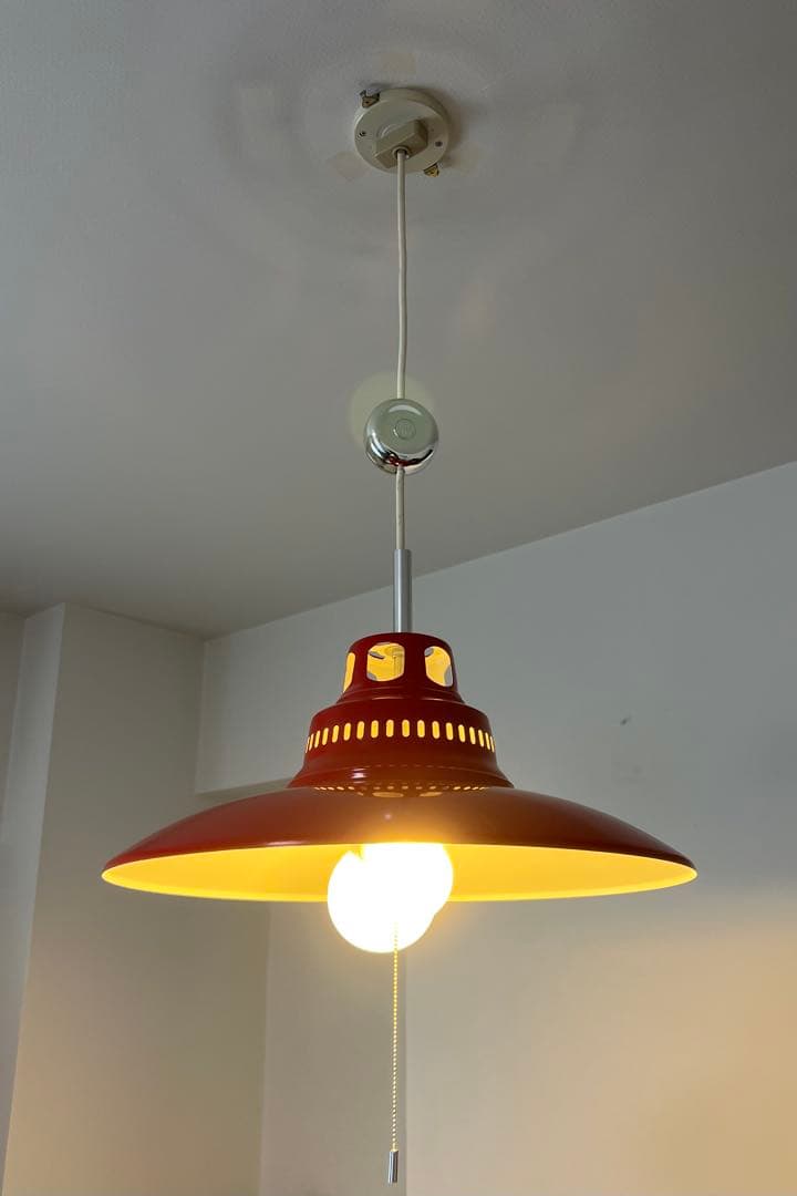【照明器具】赤色シェード レトロ ペンダントライト 大（電球付）