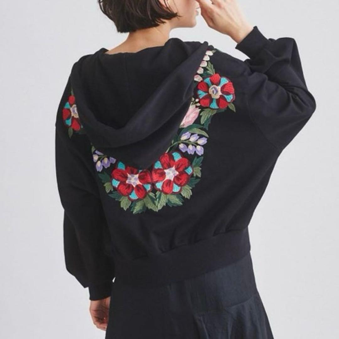 グレースコンチネンタル 刺繍ショートパーカー 36