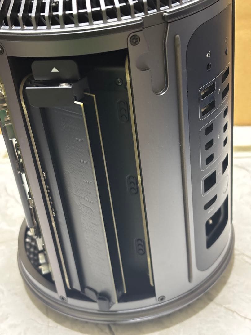 Apple Mac Pro (Late 2013) 16GB 500GB 美品