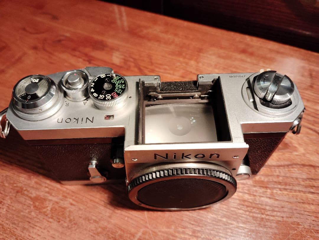 Nikon 　Fボディ　70000台 　綺麗です！