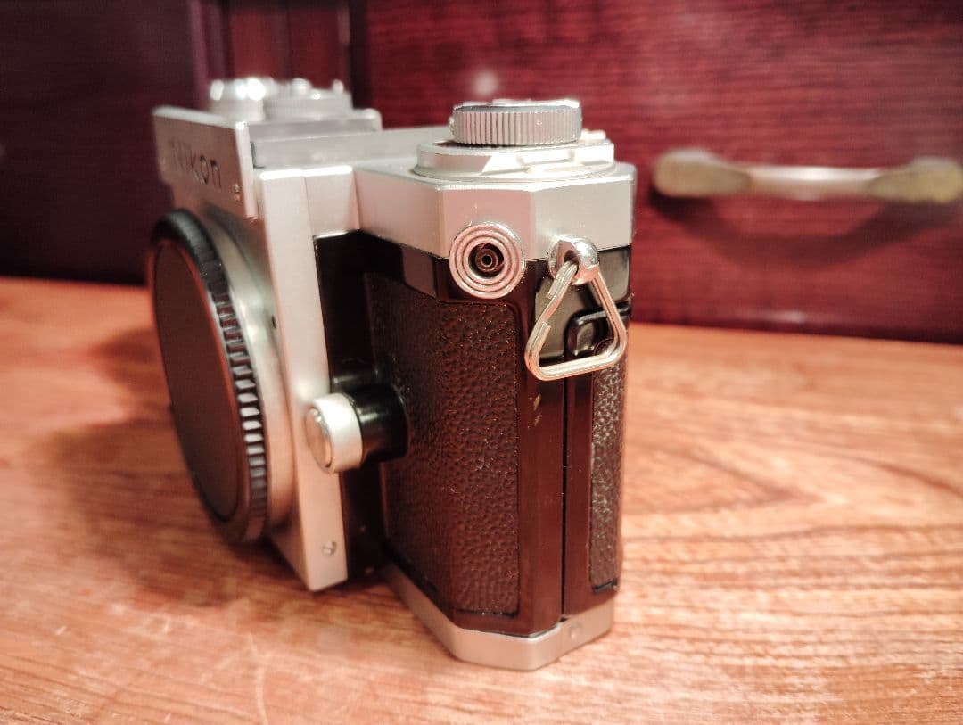 Nikon 　Fボディ　70000台 　綺麗です！