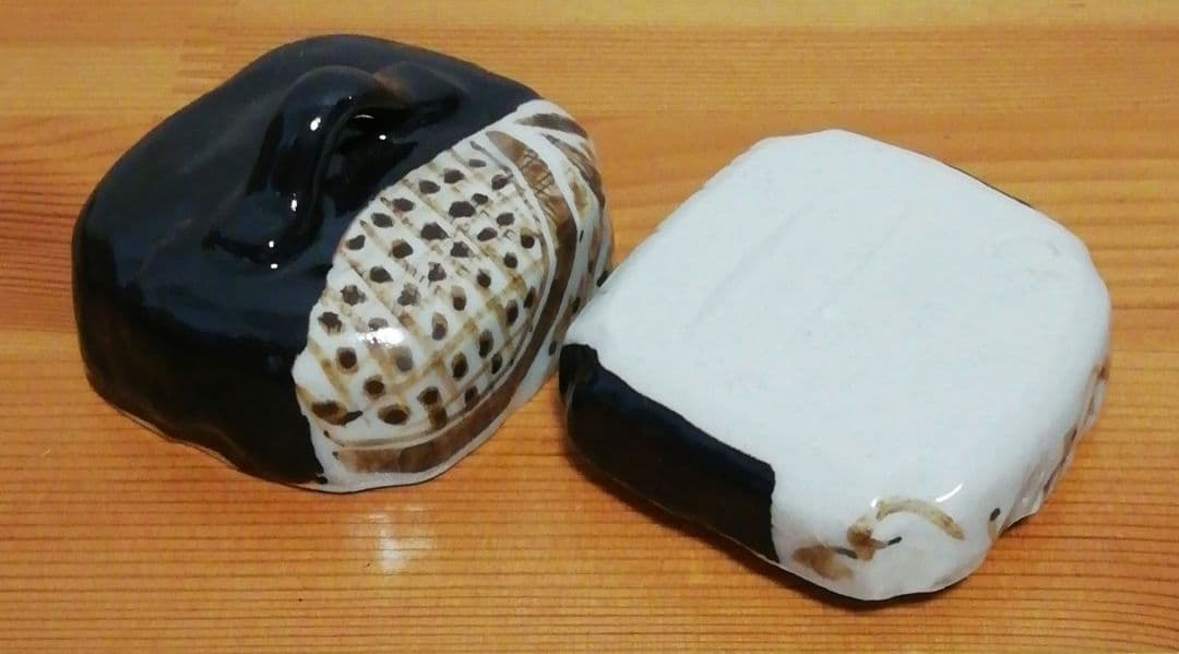 宗完書付　加藤隆倫作　黒織部　香合　共箱　栞付　茶道具