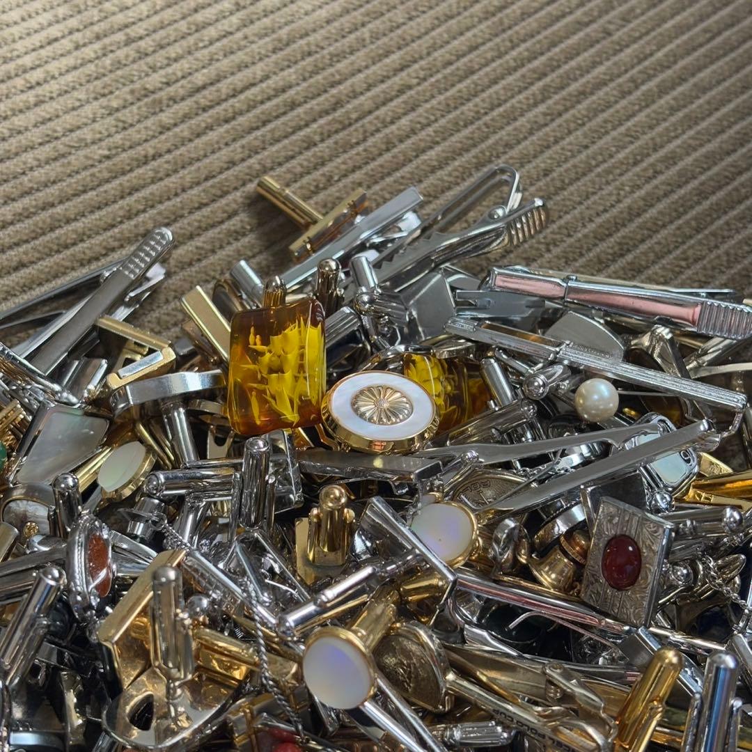 遺品整理 大量アクセサリー 時計 まとめ売り ブローチ ネクタイピン 刻印未検品