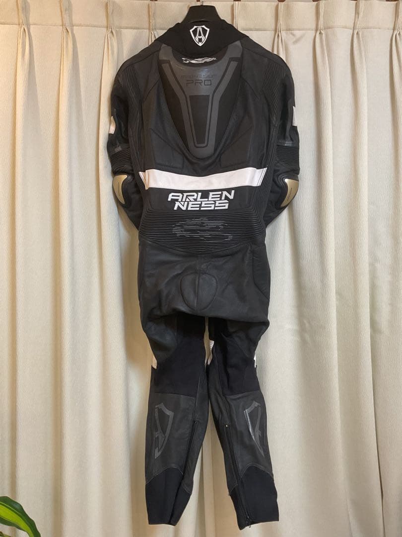 【未使用】ARLENNESS アレンネスレーシングスーツ50サイズ Bk.Wh