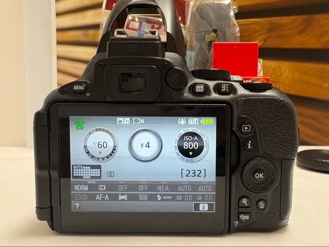 【人気機種】Nikon D5500 バリアングル液晶 タッチパネル Wi-Fi