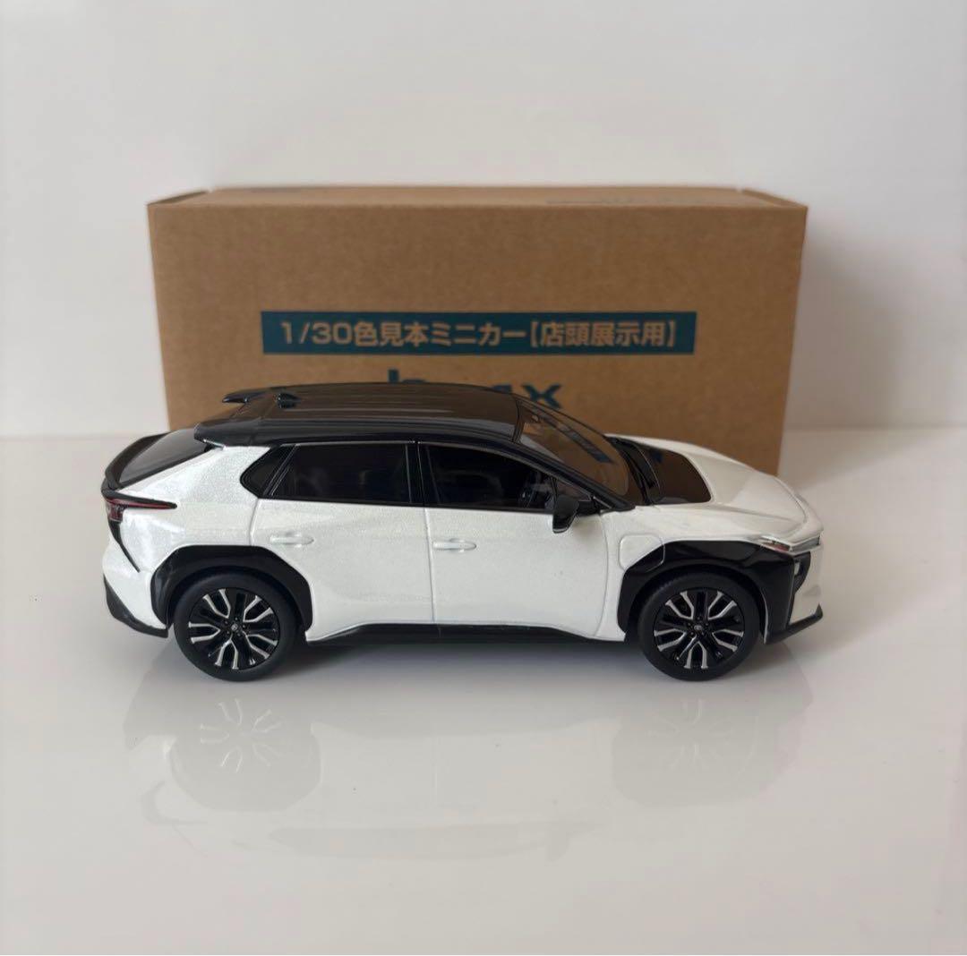トヨタ 新型bZ4X ミニカーカラーサンプル プラチナホワイトパール【非売品】