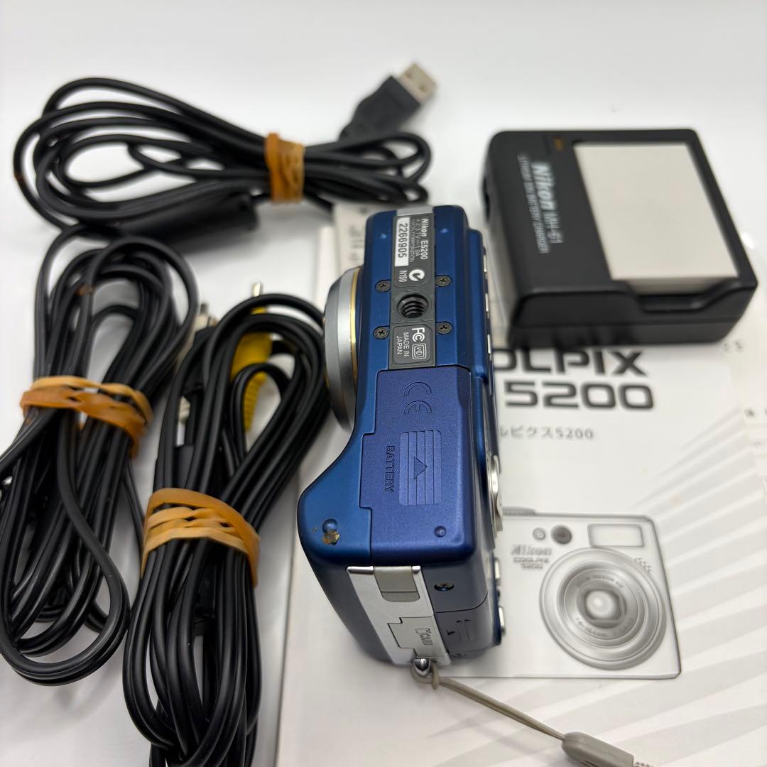 美品 付属品多数 ニコン Nikon COOLPIX 5200 デジカメ