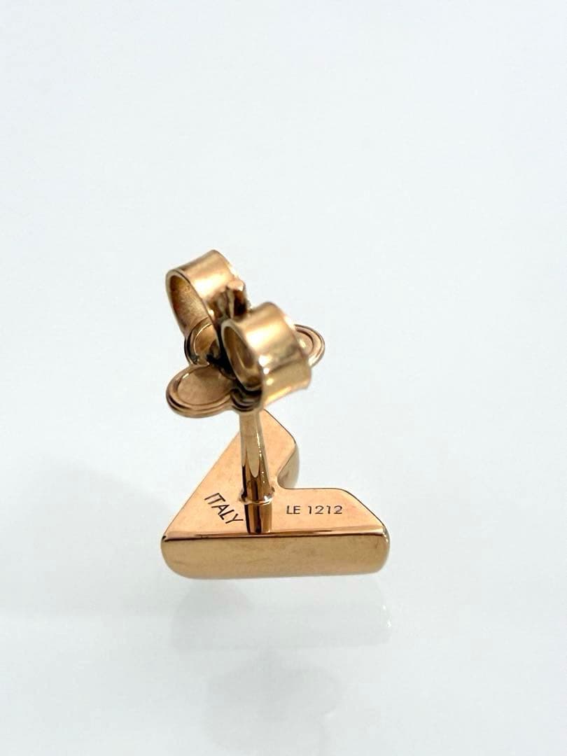 ルイヴィトン　ゴールド V字型 ピアス　　(片耳用)