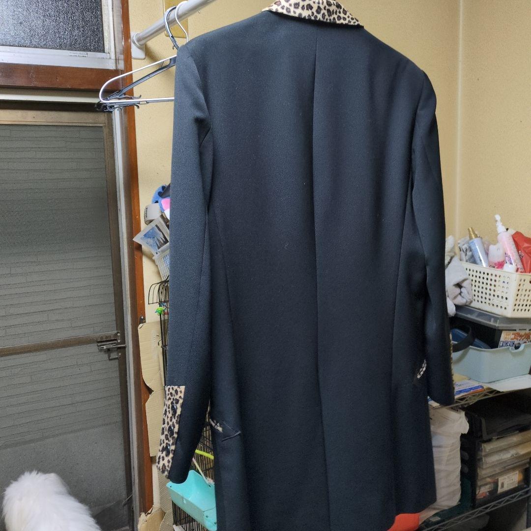 ヒョウ柄襟の黒テーラードジャケット