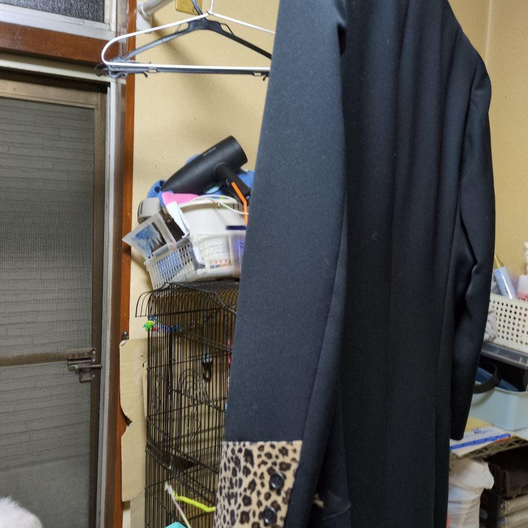 ヒョウ柄襟の黒テーラードジャケット