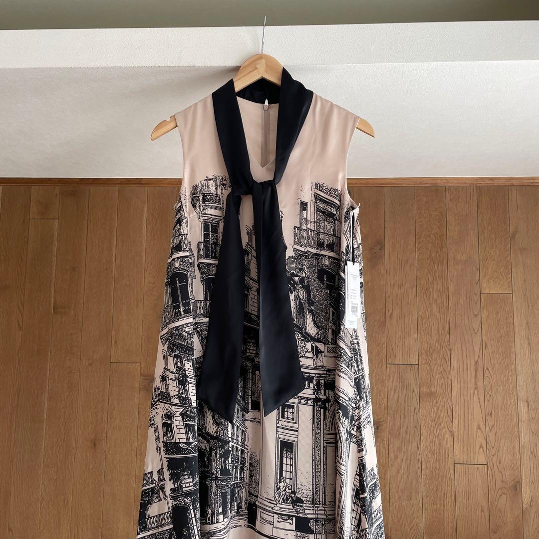 新品　グレースクラス　プリントボウタイワンピース