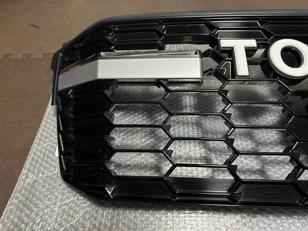 ランクル300 GRグリル