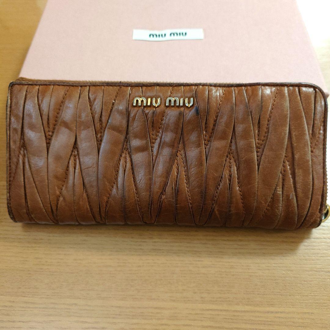 miu miu L字ファスナー財布 長財布 マテラッセレザー ブラウン