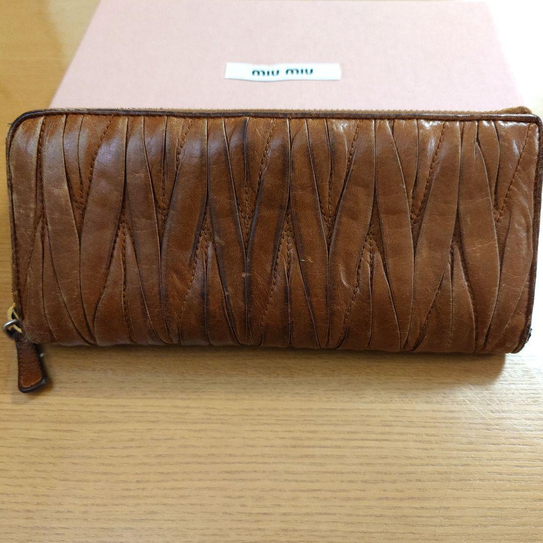 miu miu L字ファスナー財布 長財布 マテラッセレザー ブラウン