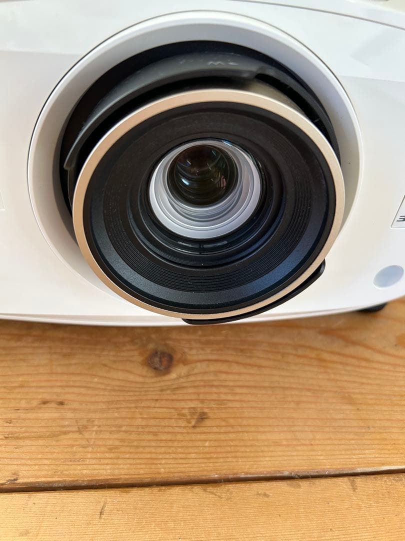 EPSON プロジェクター　EH-TW7100