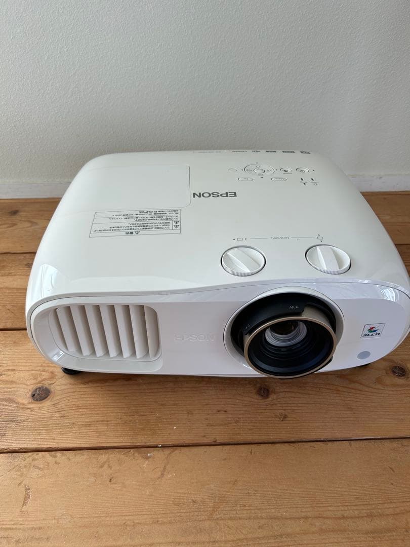 EPSON プロジェクター　EH-TW7100