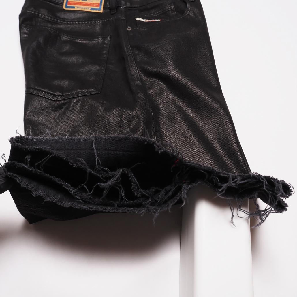 24年製 DIESEL de-sire Shorts Coated Denim