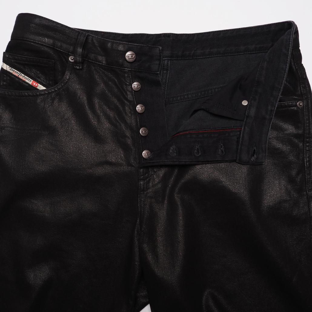 24年製 DIESEL de-sire Shorts Coated Denim