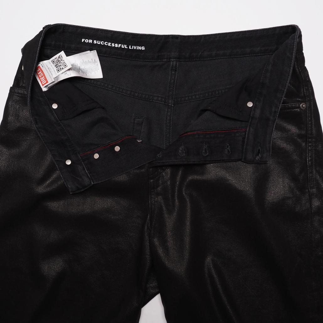 24年製 DIESEL de-sire Shorts Coated Denim