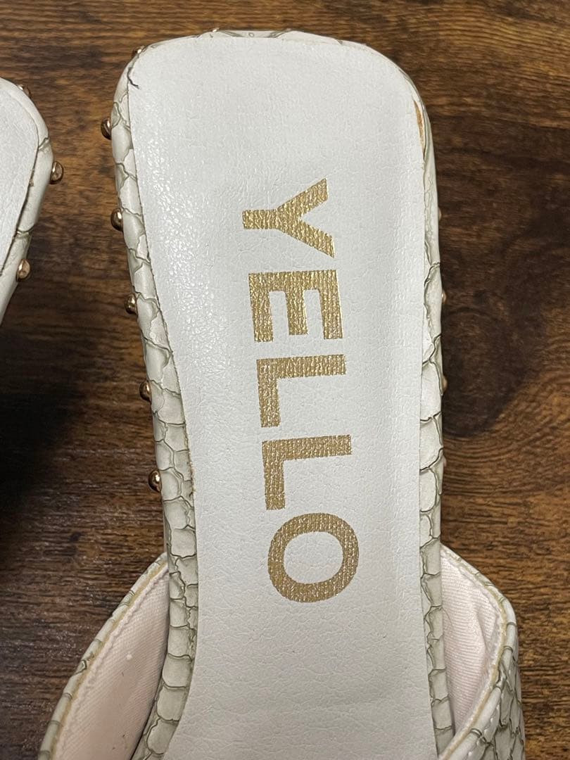 【美品】 YELLO ミュール　パイソン柄　ホワイト