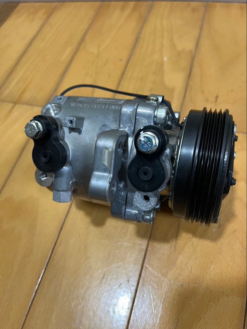 エブリィーワゴン64w スズキ K6A エアコンコンプレッサー