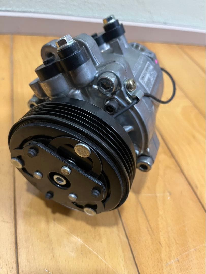 エブリィーワゴン64w スズキ K6A エアコンコンプレッサー