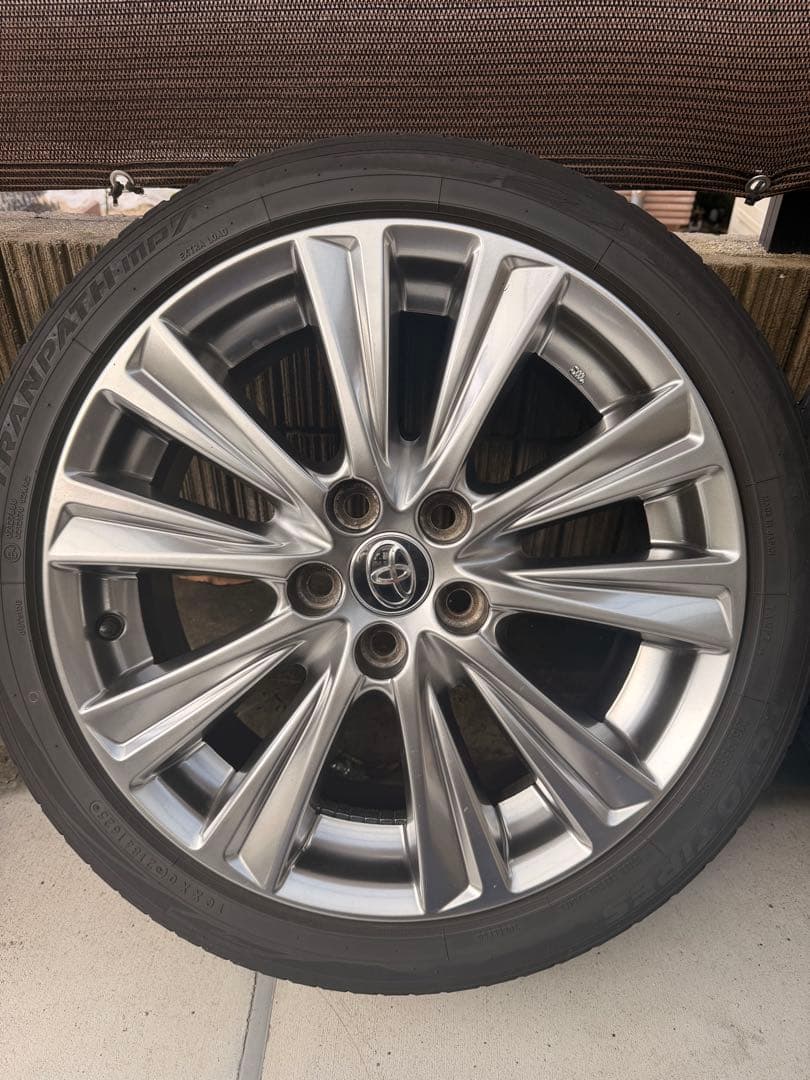 【美品】送料込み　アルヴェル純正ホイール25年製タイヤ　ハイグロス　ノアヴォクシ