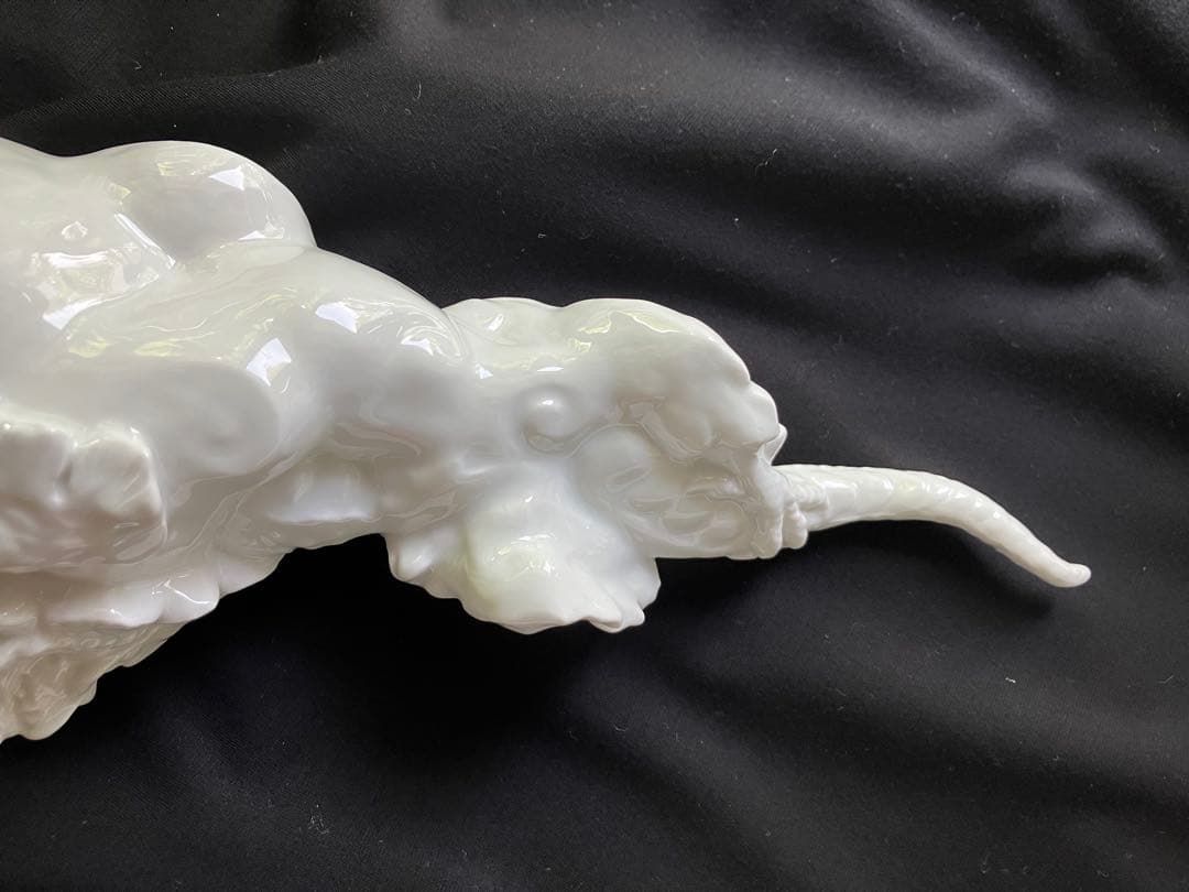 龍　Meissen マイセン　ドラゴン　白磁　置物　フィギュリン　ビスク