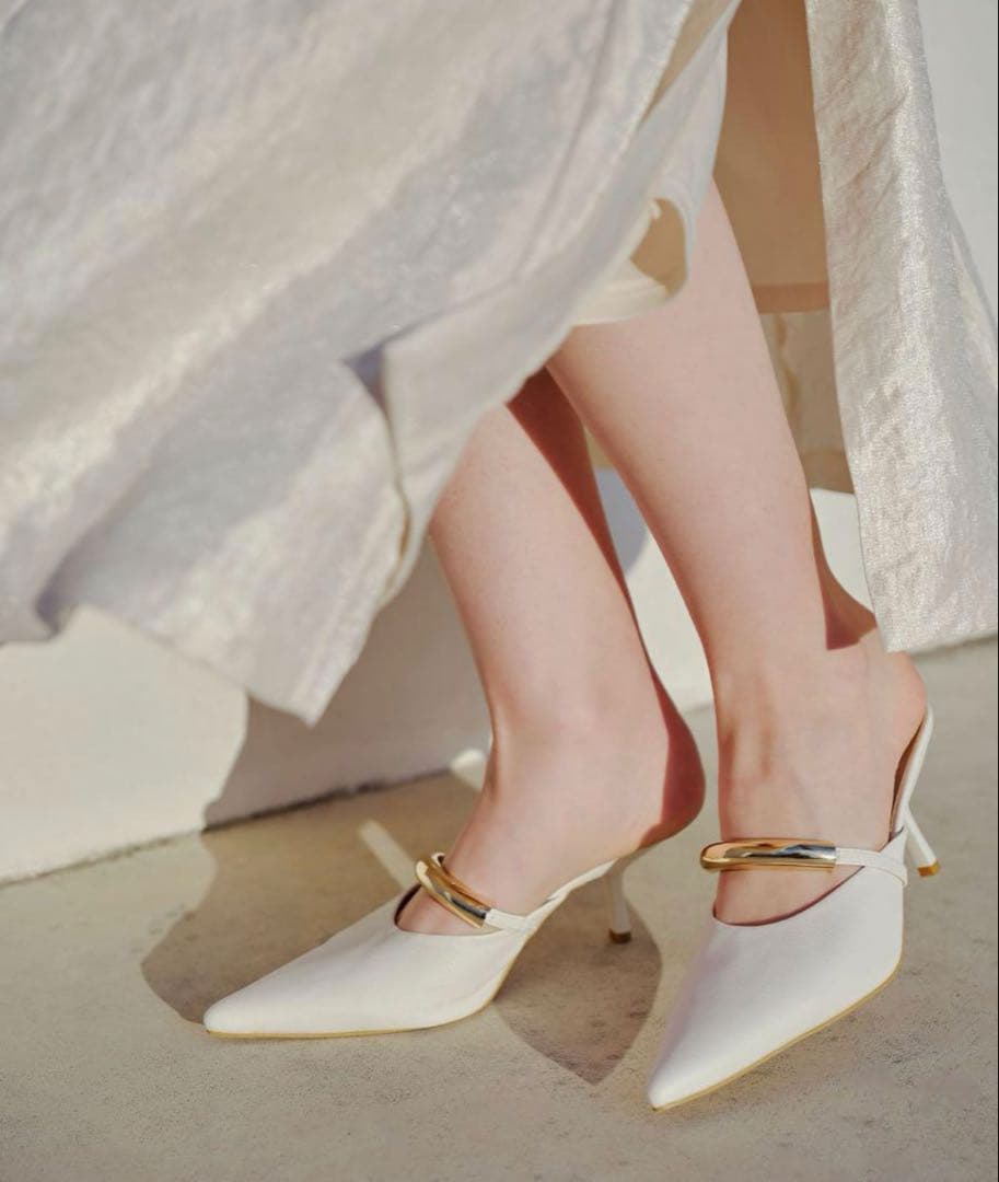 新品・未使用＊Aimeine ゴールドモチーフポインテッドミュール(ホワイト)Ｌ