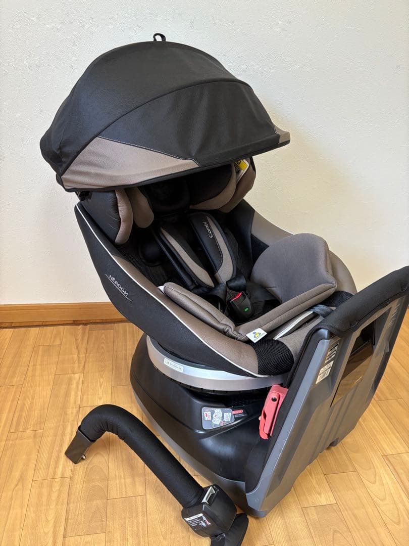 Combi チャイルドシート チタングレー　シートベルト固定式