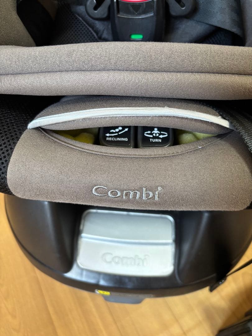 Combi チャイルドシート チタングレー　シートベルト固定式