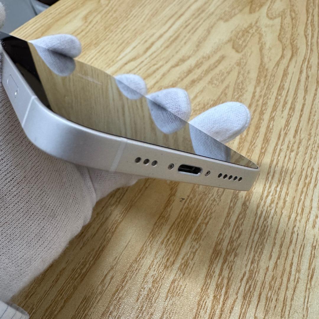 GA7047◆iPhone 13 128GB スターライト SIMフリー♪