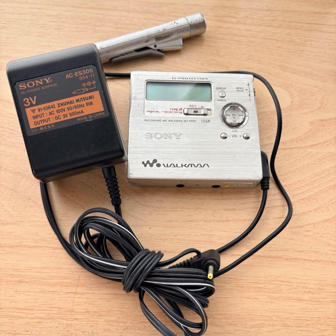 SONY ポータブルMDレコーダー MZ-R909 シルバー　ジャンク